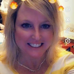 Meet your Posher, Hilary